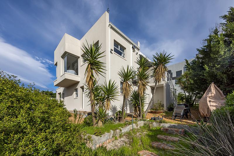 To Let 4 Bedroom Property for Rent in West Beach Western Cape